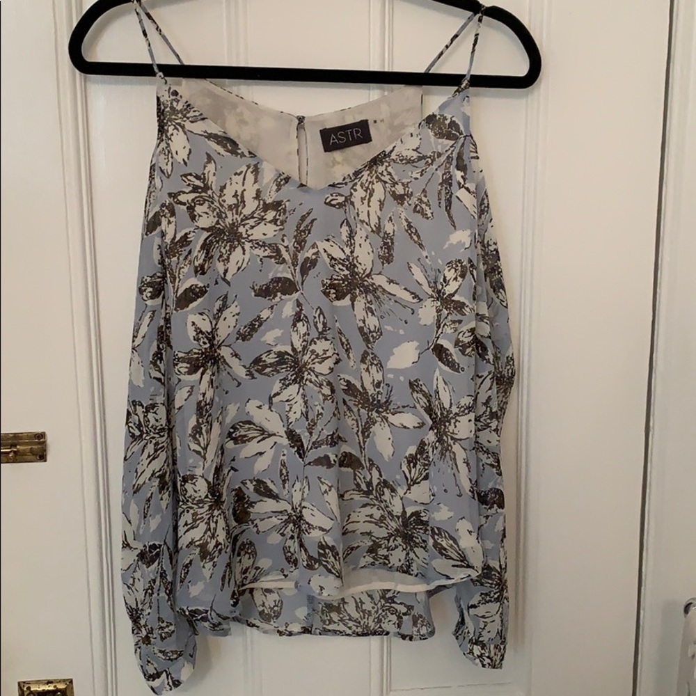 ASTR Light blue floral long sleeve blouse